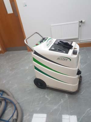 commercial carpet cleaner