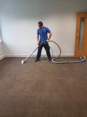 commercial carpet cleaner